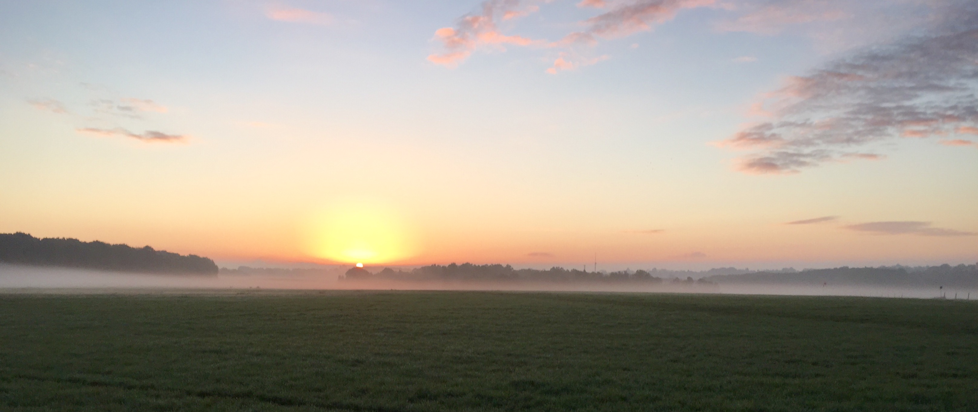 /schnipsel/201509-sep-2015/02-sonnenaufgang-in-duesseldorf/0FullSizeRender.jpg