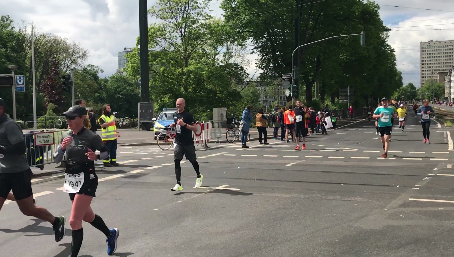 /schnipsel/201904-april-2019/3-marathon-duesseldorf-2019/vlcsnap-2019-05-01-10h44m40s298.jpg