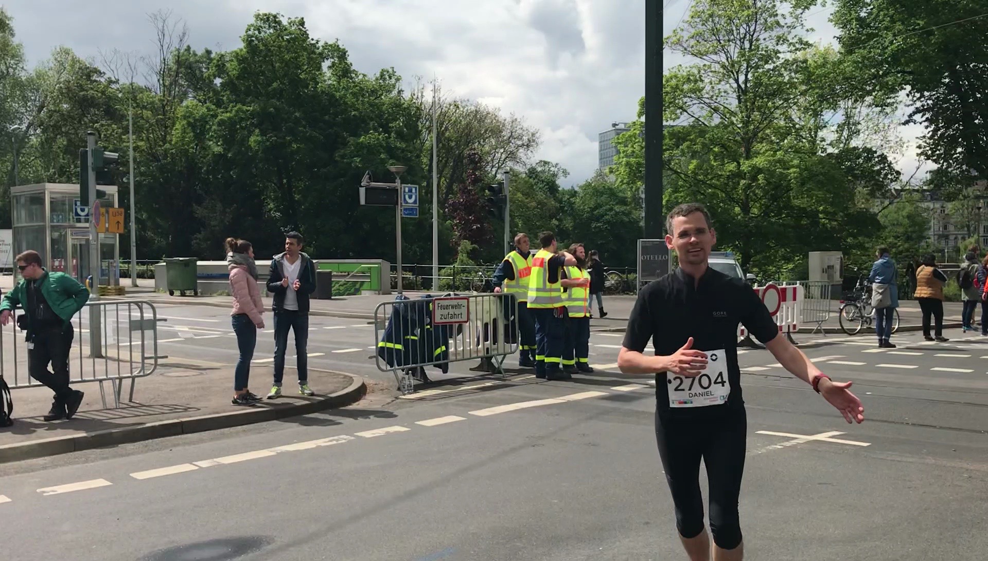 /schnipsel/201904-april-2019/3-marathon-duesseldorf-2019/vlcsnap-2019-05-01-10h45m34s040.jpg